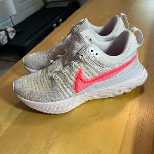 Nike Athletic Shoes sz 7.5